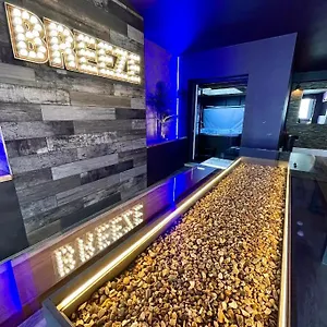 Breeze - Luxury Group - Sleeps 19 Holiday home